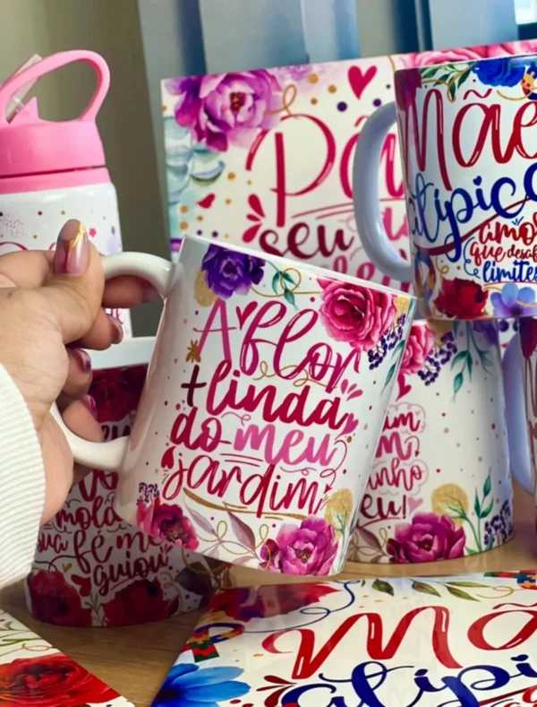 18 Artes de Caneca para Dia das Mães com Tema Floral