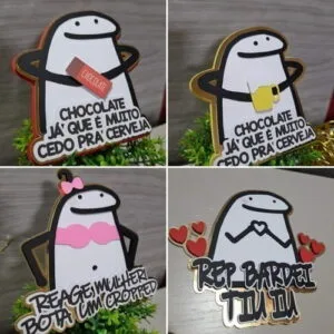 Arte digital com quatro painéis de personagem branco e frases cômicas