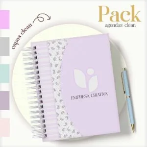 Agenda espiral em tons de lilás com detalhes florais sobre fundo claro