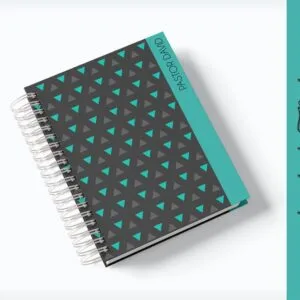 Caderno espiral com capa geométrica em tons de cinza e verde água.