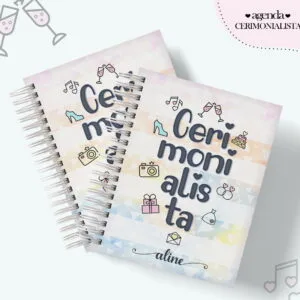 Duas agendas em espiral com capa personalizada com textos e ilustrações delicadas.