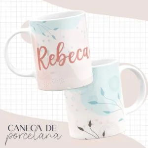 Arte Caneca Clean 1 12 Duas canecas de porcelana branca com estampa floral e escrita rosa sobre fundo quadriculado.