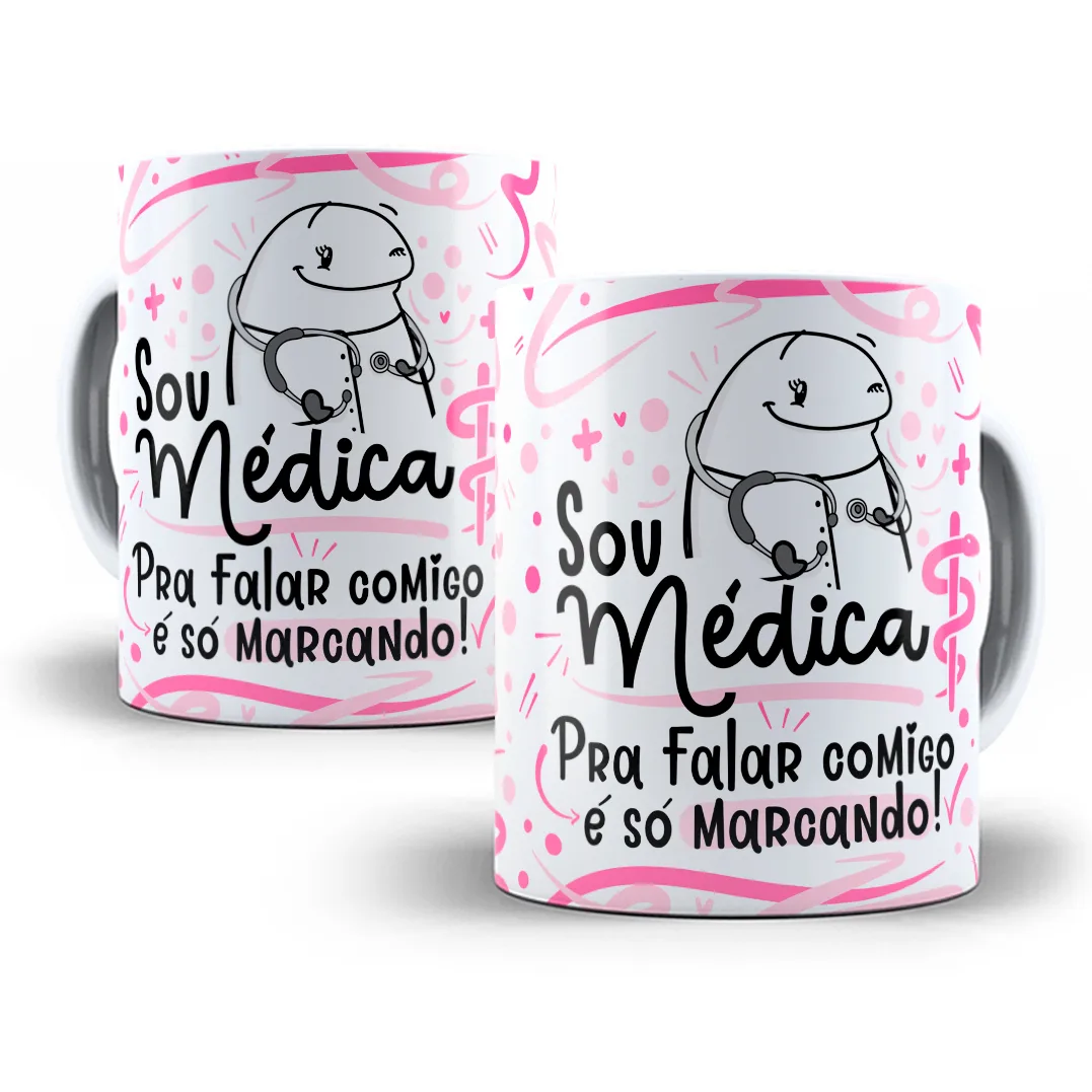 Duas canecas brancas com ilustração de boneco e estetoscópio, texto em preto e rosa.