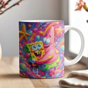 Caneca branca estampada com desenho colorido de dois personagens animados se abraçando