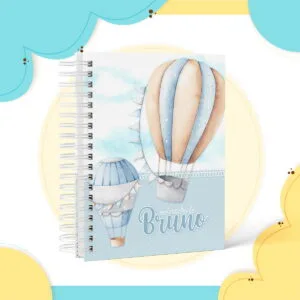Caderno espiral ilustrado com balões de ar quente em aquarela e fundo azul.
