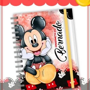 Caderno espiral com capa ilustrada de personagem clássico e fundo vermelho aquarelado.
