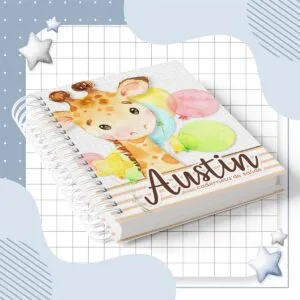 Caderno espiralado infantil ilustrado com girafa em estilo aquarela e balões coloridos