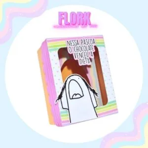 Caixa colorida decorada com desenho de personagem e frase em português sobre Páscoa.