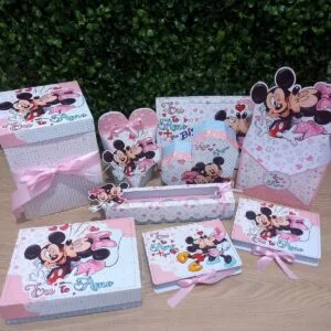 Caixinhas Mickey e Minnie Namorados - Studio 33 Caixinhas Mickey e Minnie Namorados - Studio