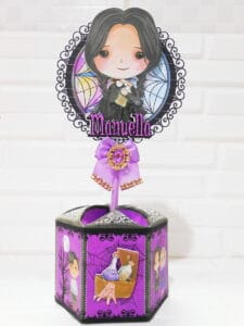 Centro de Mesa Wandinha Roxo