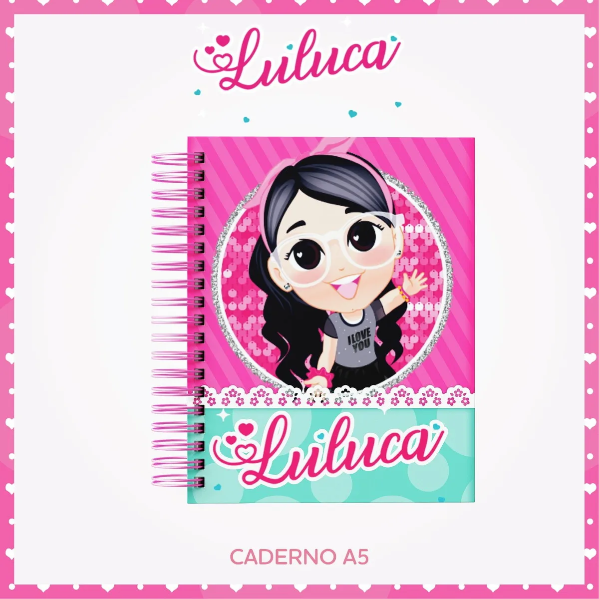 Caderno espiral colorido com ilustração de uma personagem infantil em estilo chibi.