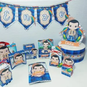 Decoração de papelaria personalizada com tema de festa junina em tons azul xadrez.