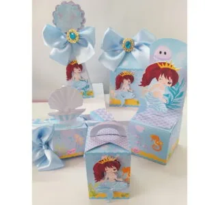 Conjunto de caixas de papel decoradas com temática de sereia e elementos marinhos.