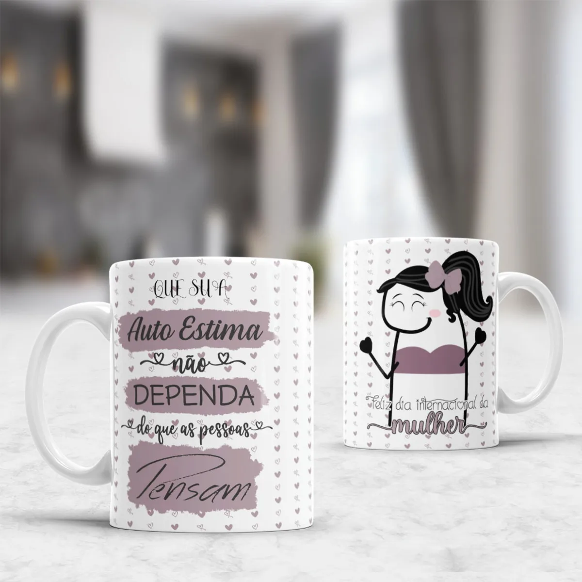 Duas canecas brancas exibindo designs gráficos digitais com mensagens e ilustrações.