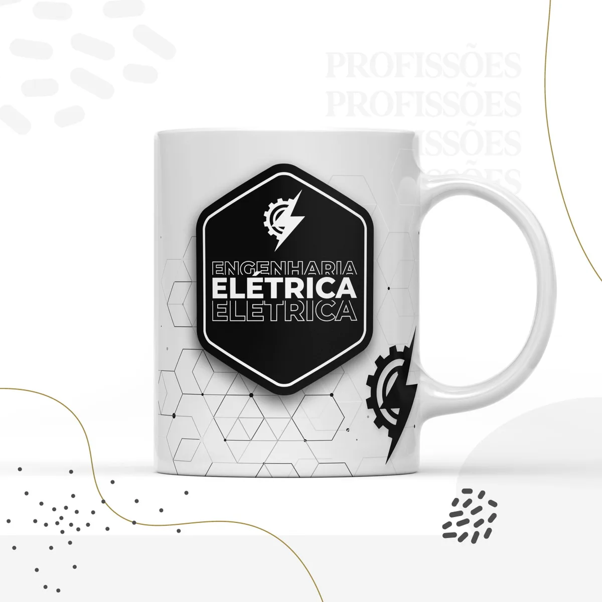 Caneca branca personalizada com emblema hexagonal sobre engenharia elétrica e engrenagens.