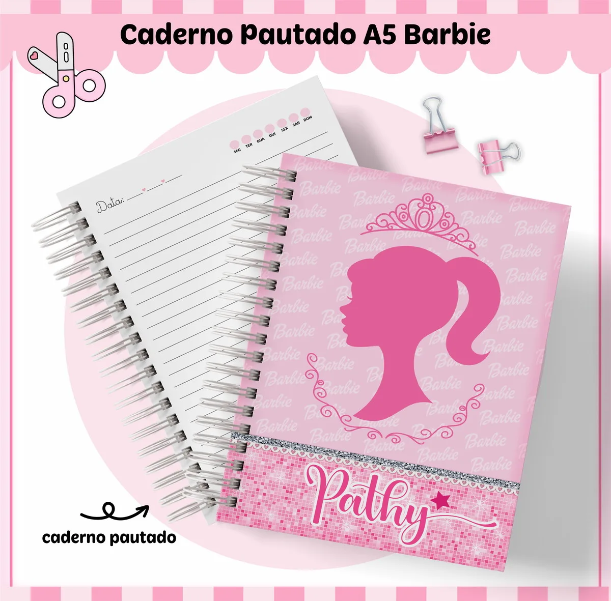 Caderno pautado rosa com espiral e capa temática ilustrada.
