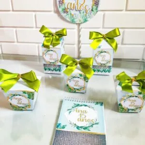Kit Festa Só um bolinho 15 ANOS Folhagem