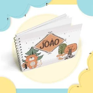 Caderno artesanal com espiral metálica, capa ilustrada com animais da floresta e texto centralizado.