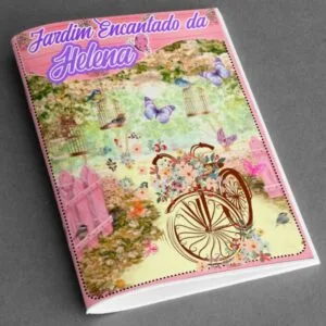 Revistinha Colorir Jardim Encantado 12 Arte digital apresentando um jardim com flores, borboletas, gaiolas e uma bicicleta antiga.