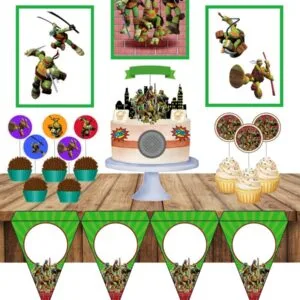 Só Um Bolinho Tartarugas Ninjas 13 Kit de festa com tema de tartarugas ninjas sobre mesa de madeira.